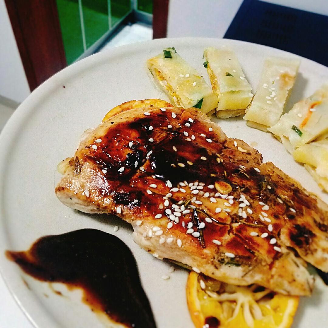 酷炫屌炸天好吃的煎鸡胸肉（香蒜蜂蜜煎鸡胸肉）