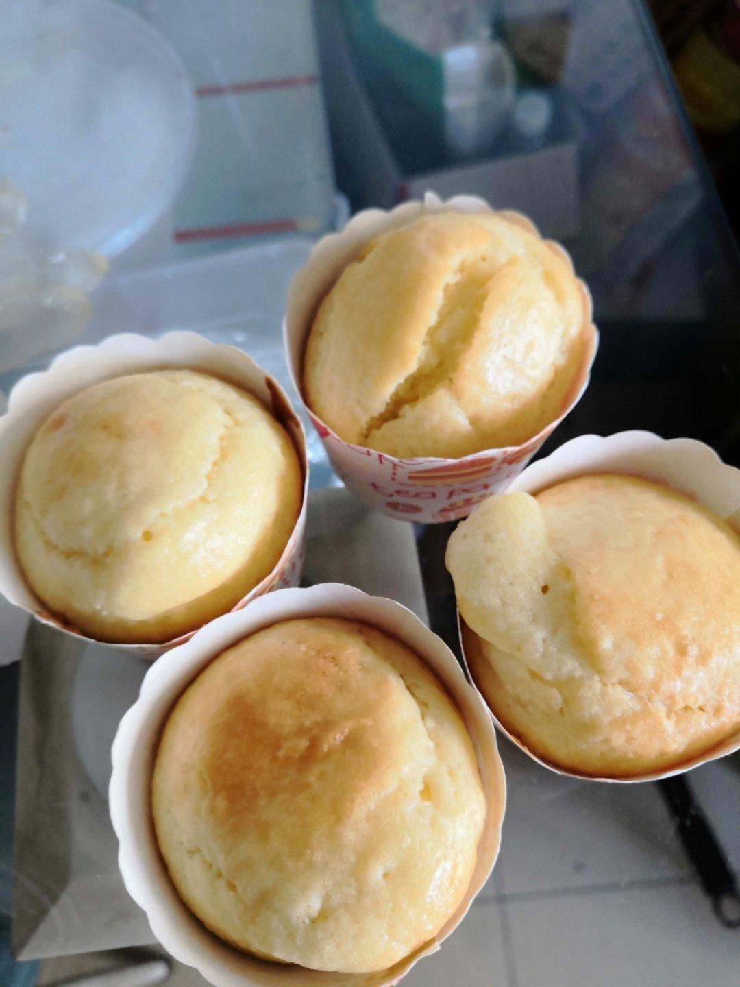 椰蓉蔓越莓马芬蛋糕——香喷喷的