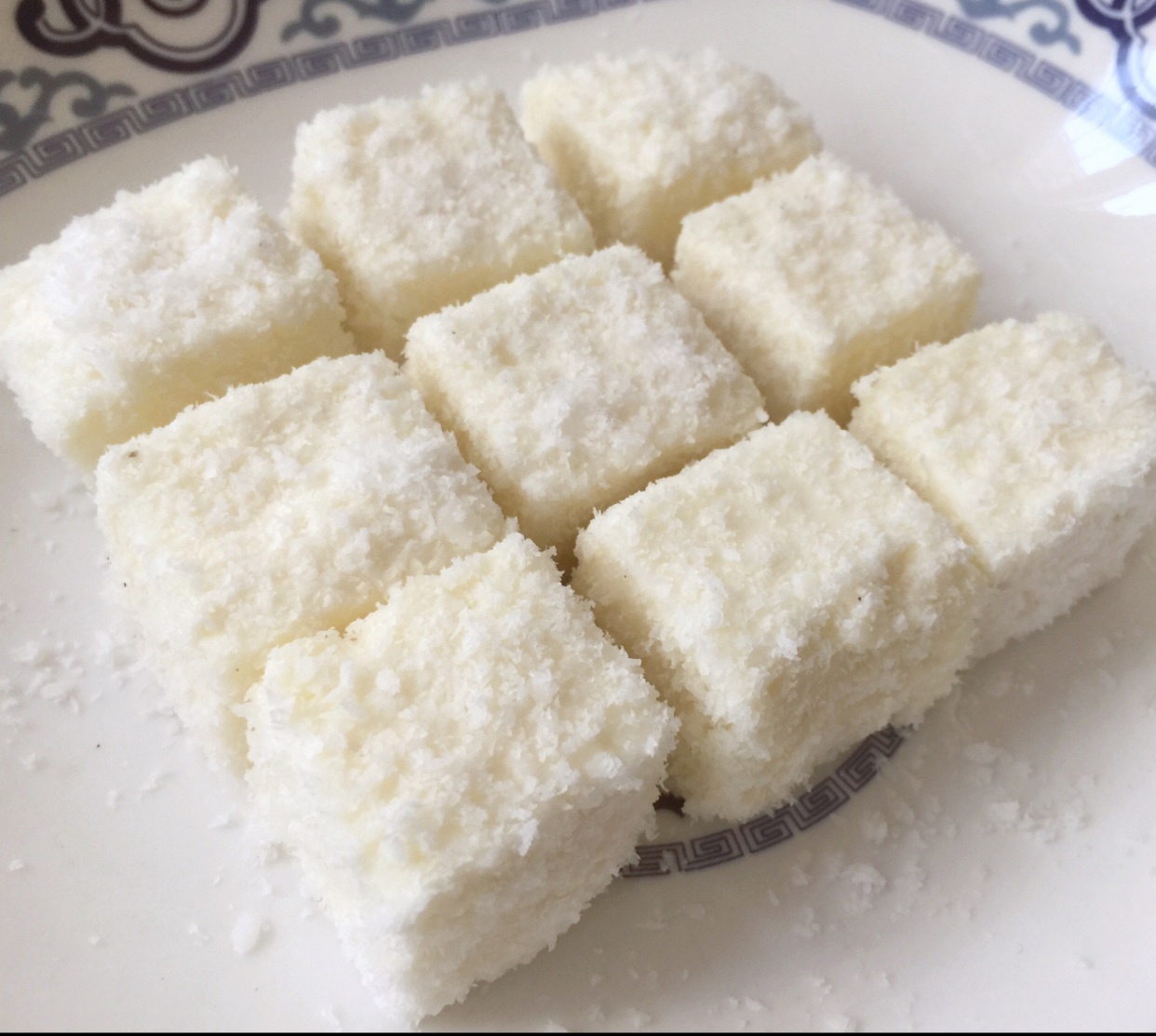 椰丝牛奶小方糕