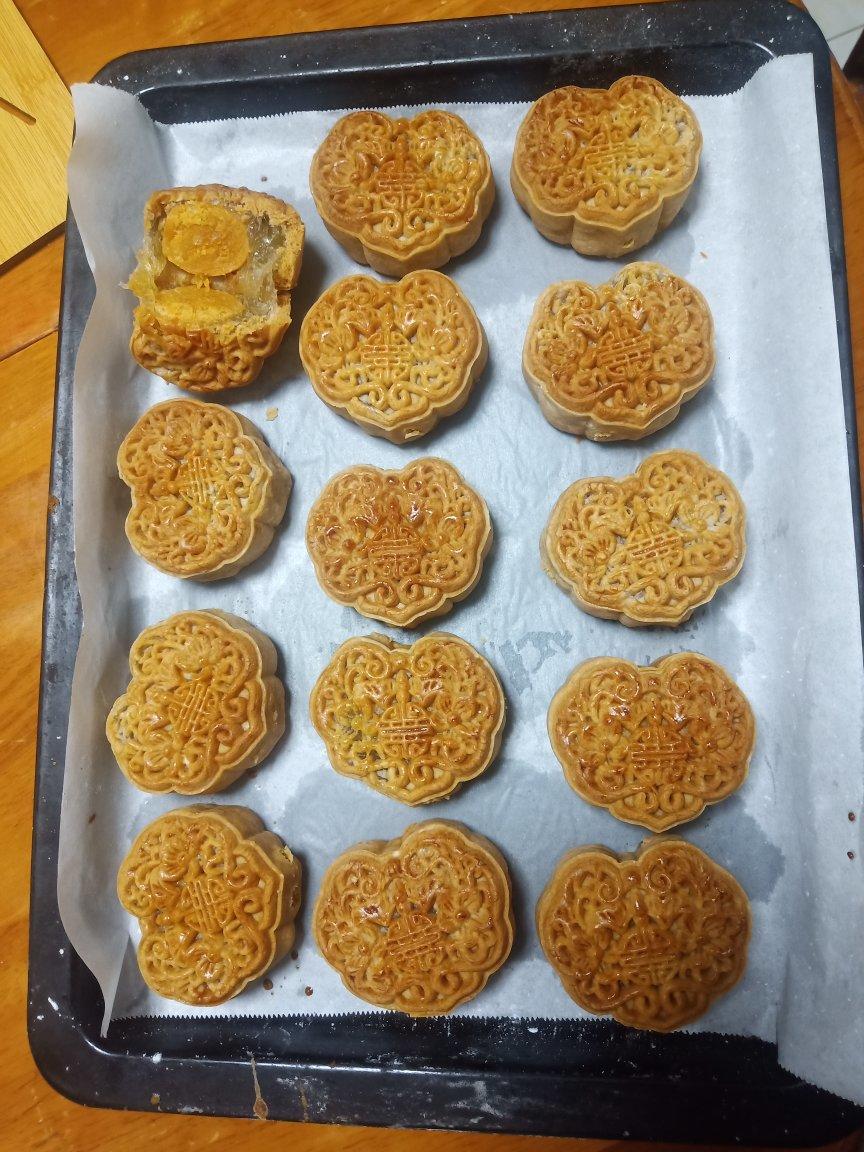 广式月饼—蛋黄冬翅月饼