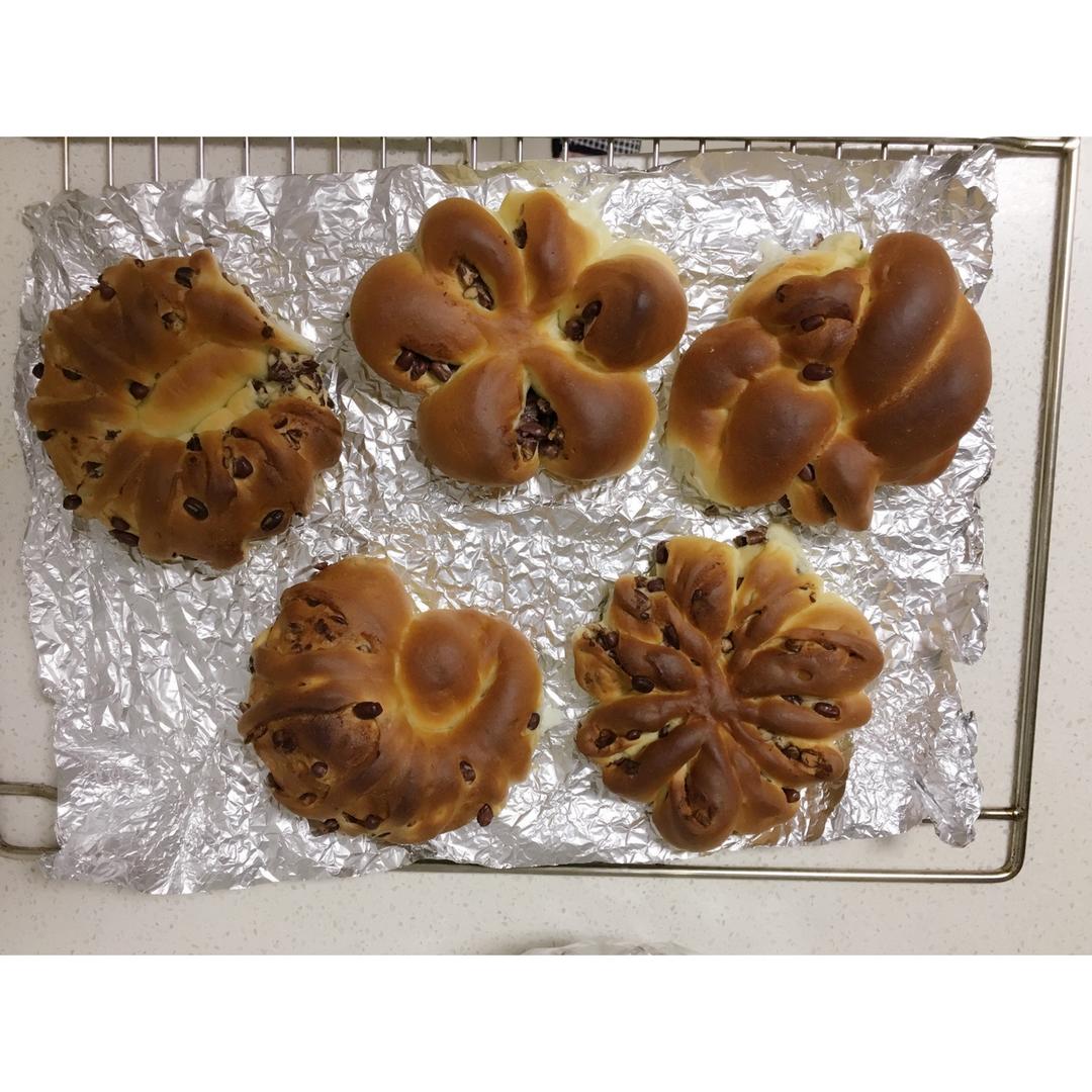 花式豆沙面包