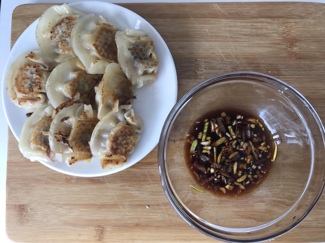 用速冻饺子做煎饺/锅贴的做法