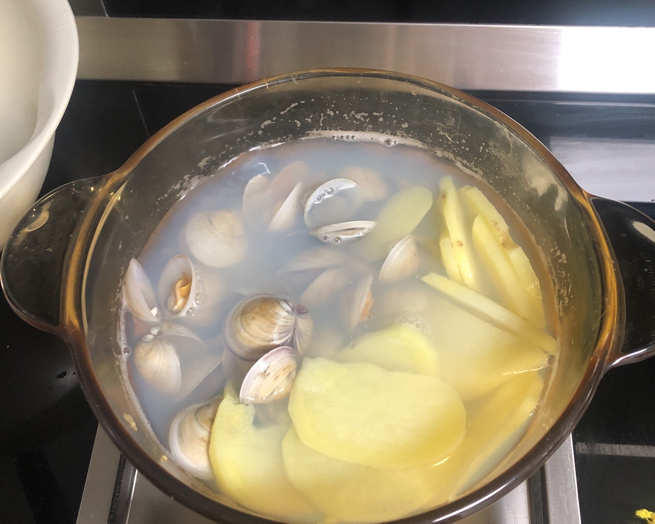 土豆蛤蜊羹的做法 步骤2