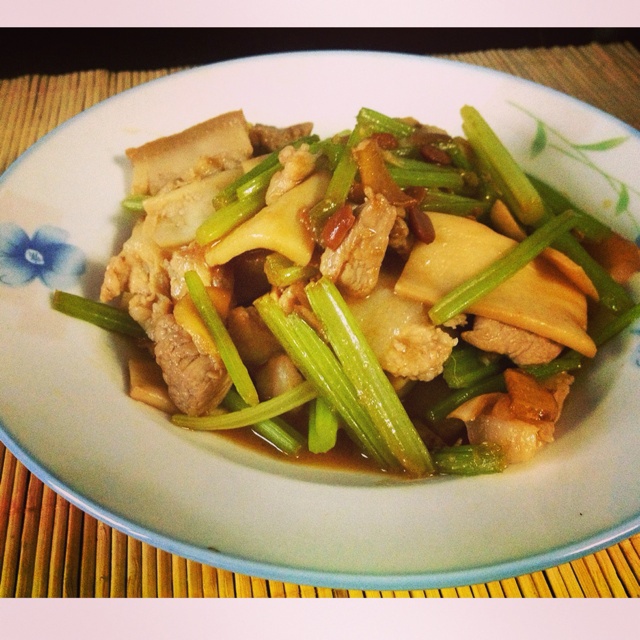 五花肉爆炒杏鲍菇