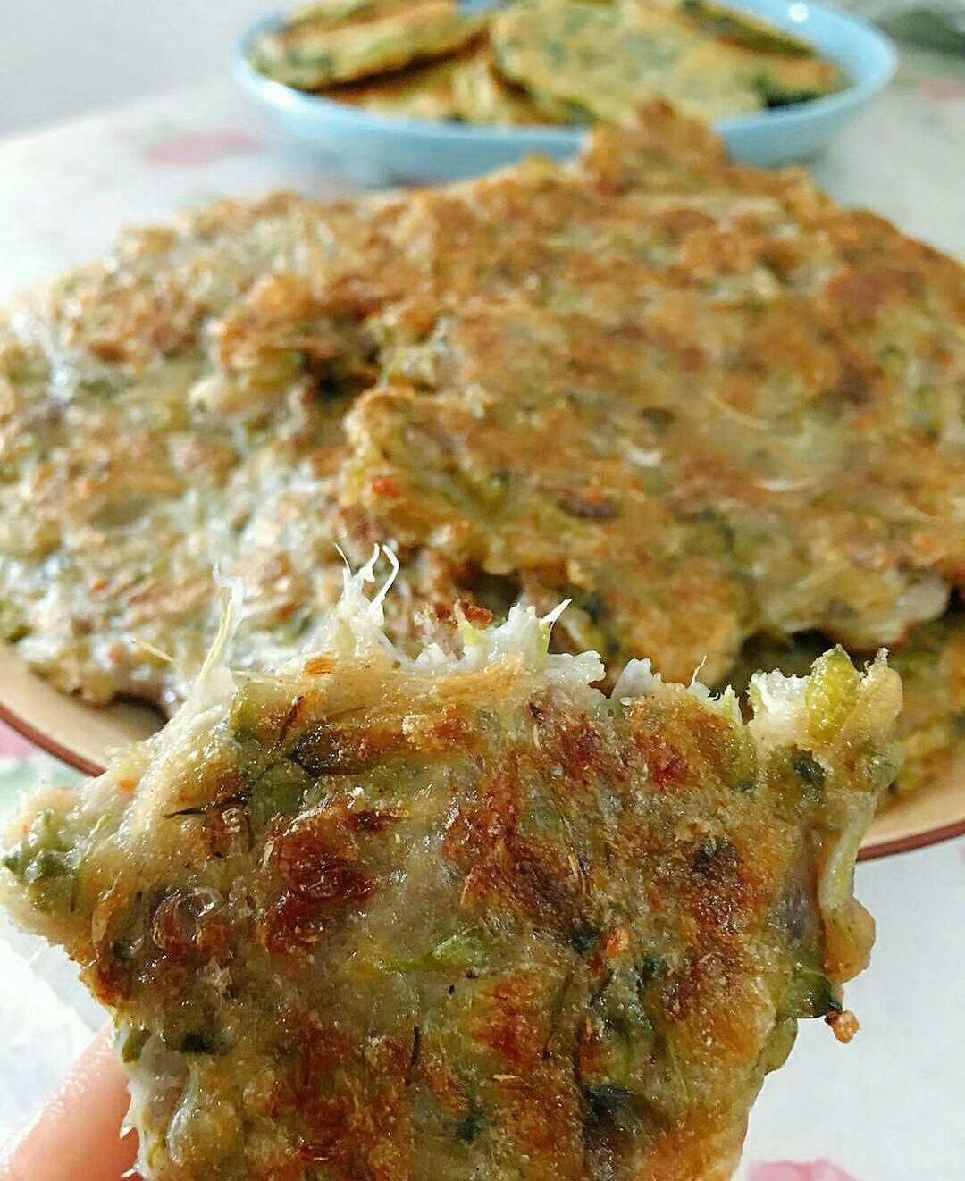 少面粉少盐的槐花饼