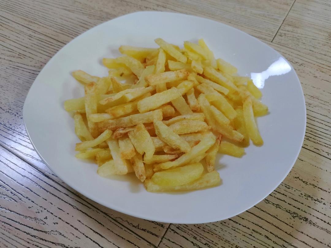 不用油也能炸出香脆好吃的薯条（空气炸锅版）