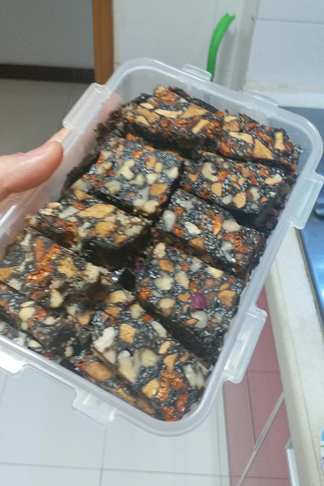 皮萧萧做的纯手工熬制核桃红枣阿胶糕