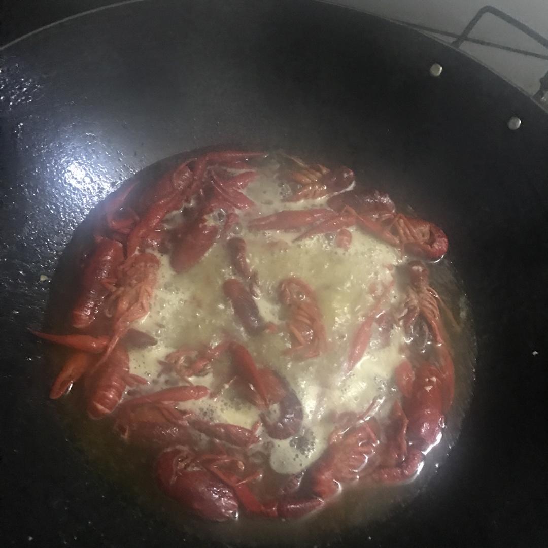 蒜蓉小龙虾（不辣可以吃更多）