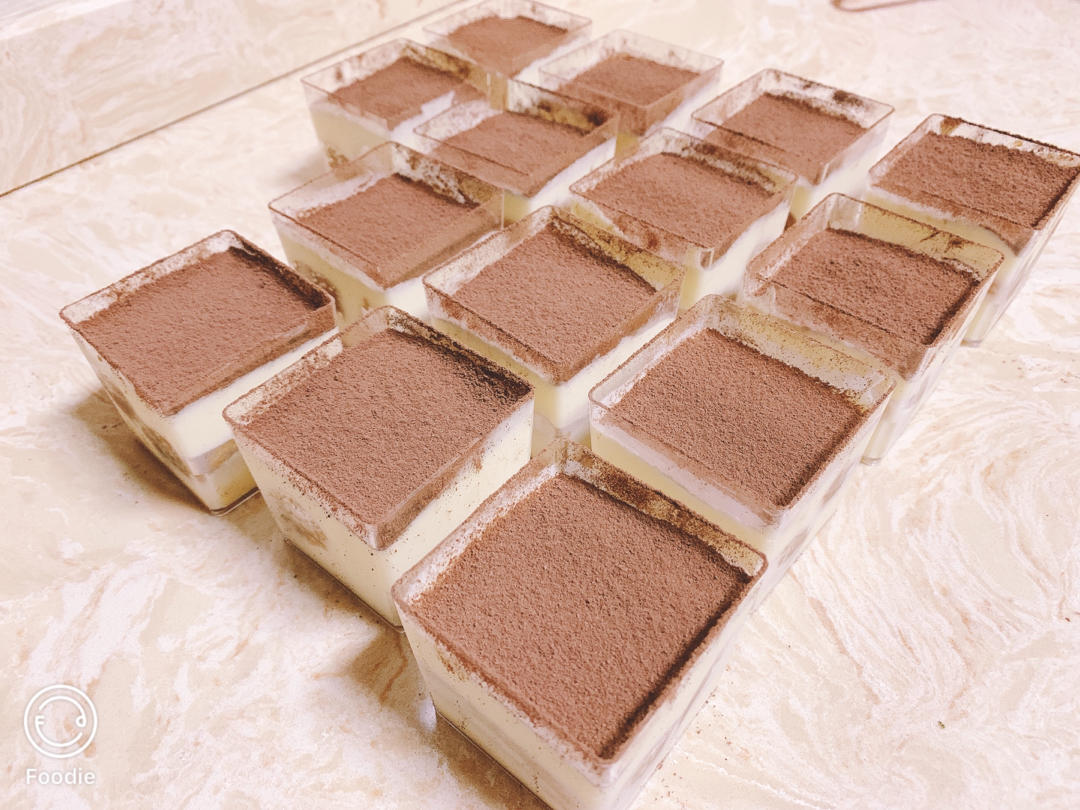 在欧洲学会的经典版提拉米苏