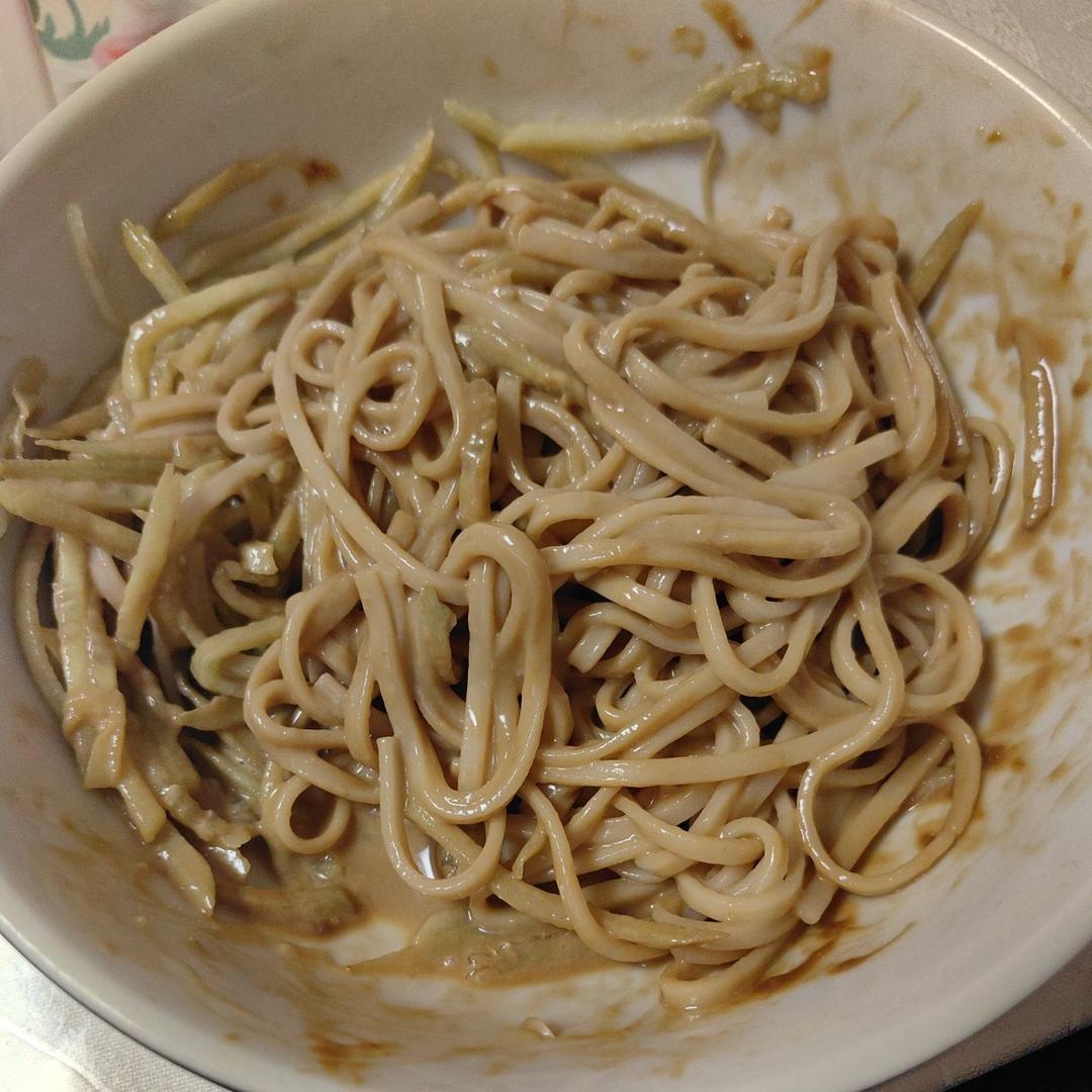 五分钟快手懒人必备巨好吃的花生酱拌面