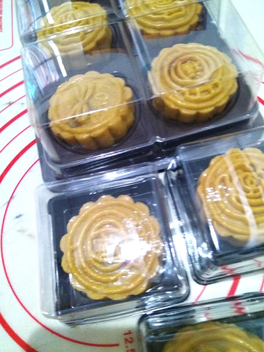 广式月饼——蛋黄莲蓉月饼