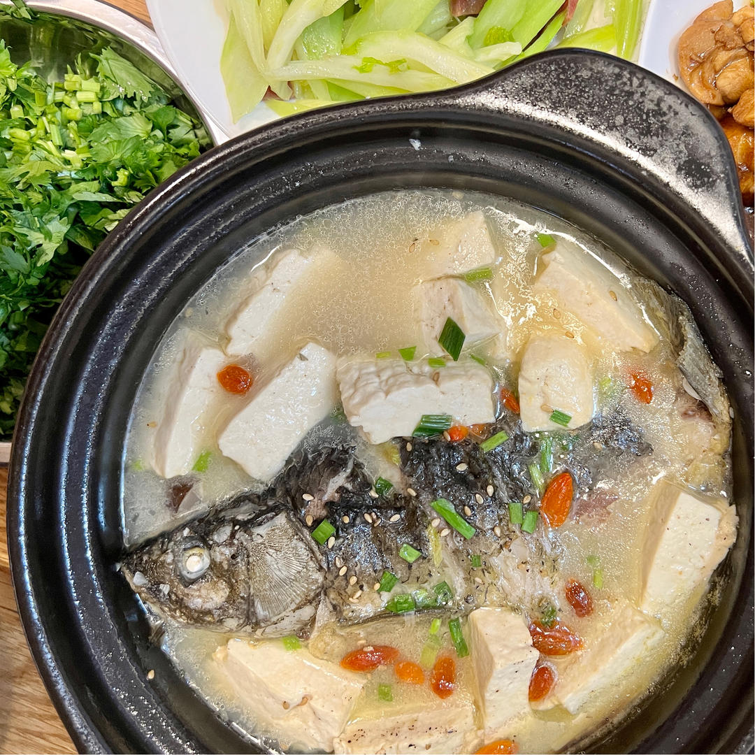 奶白鲫鱼豆腐汤|一条鱼最后的温柔