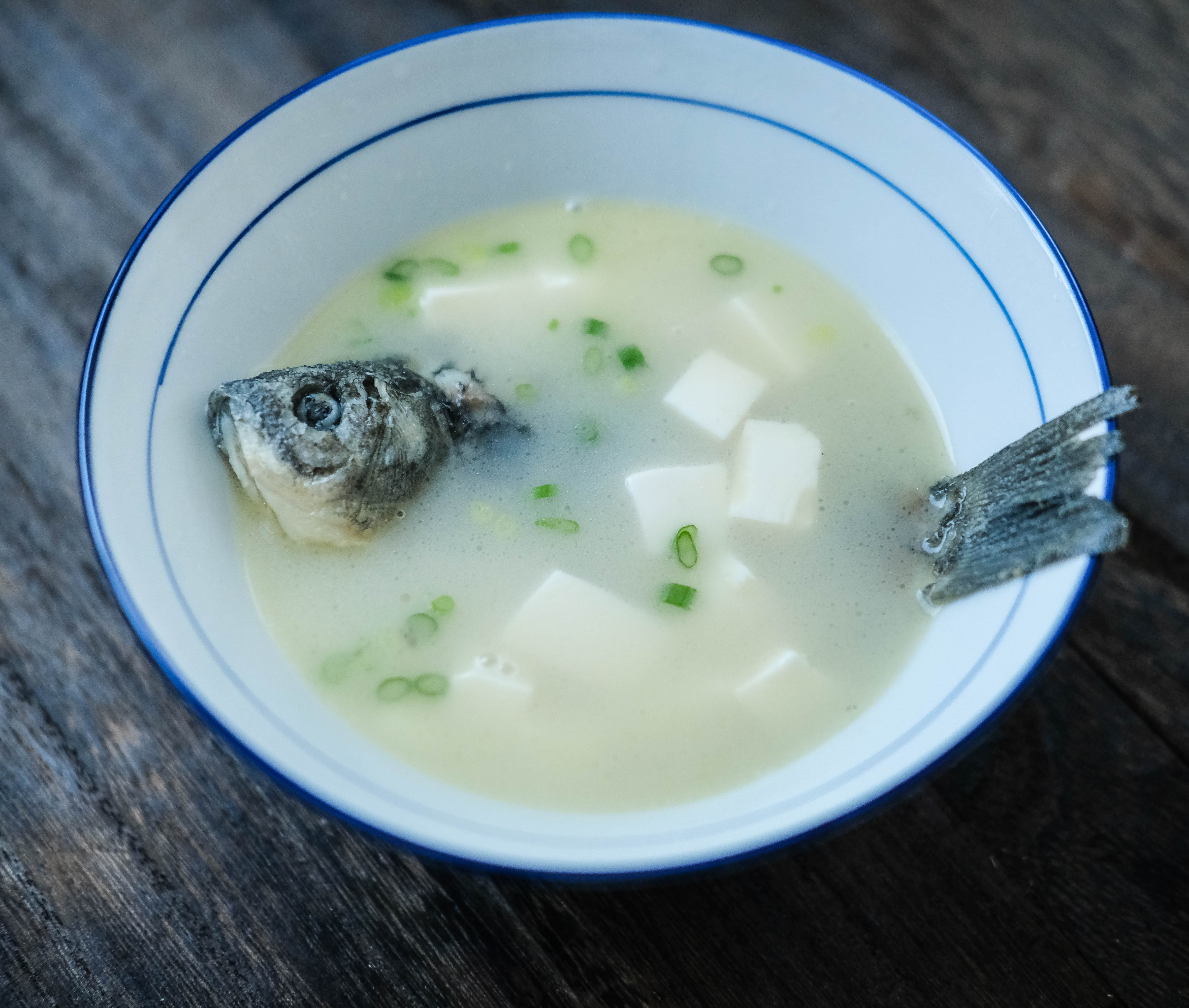 鲫鱼豆腐汤 （煮奶白色汤看贴士）的做法