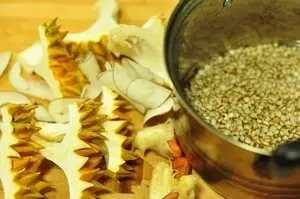 海底椰榴莲薏米汤的做法 步骤1
