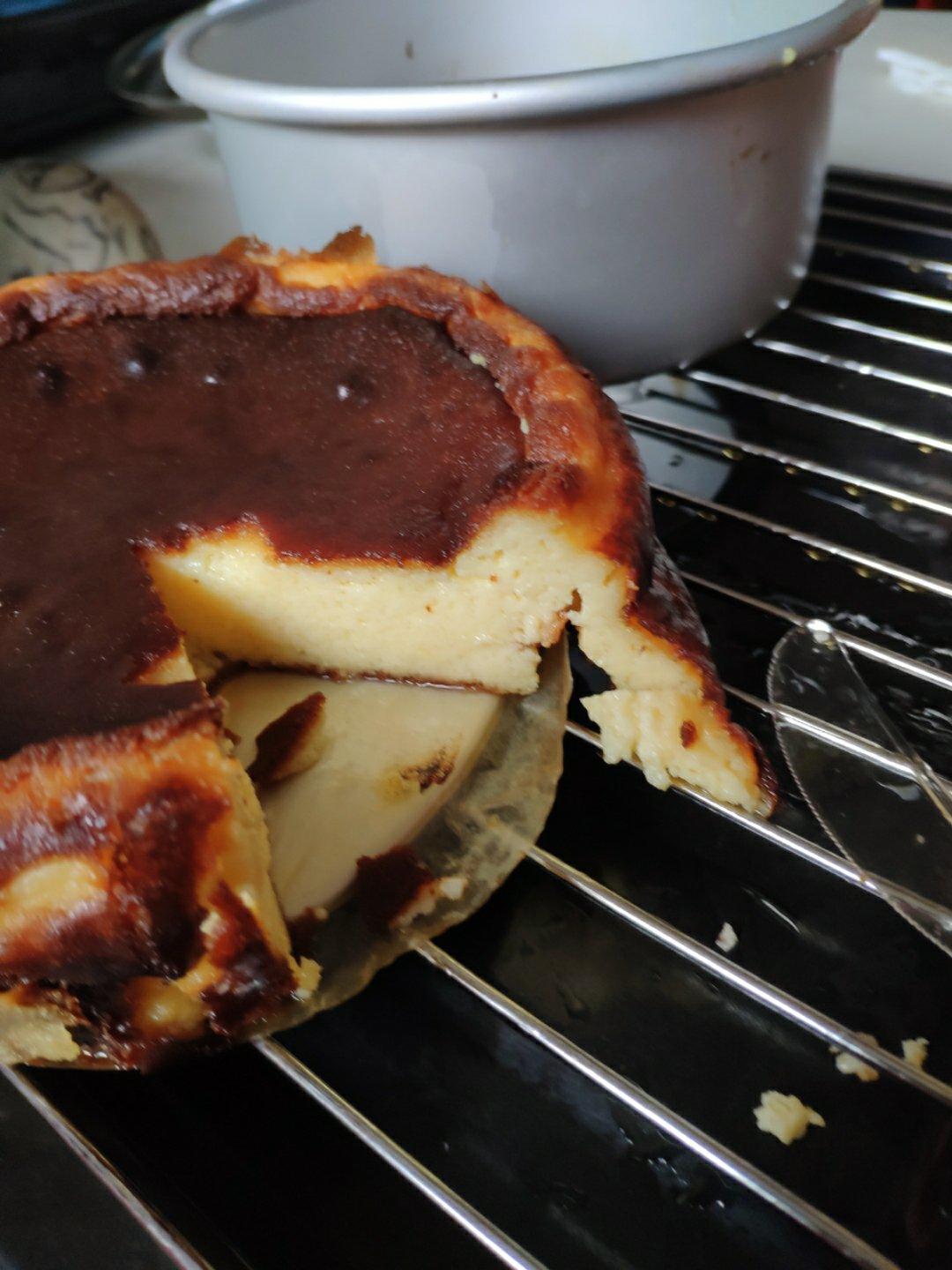 “烧伤”的奶酪蛋糕Burnt cheese cake