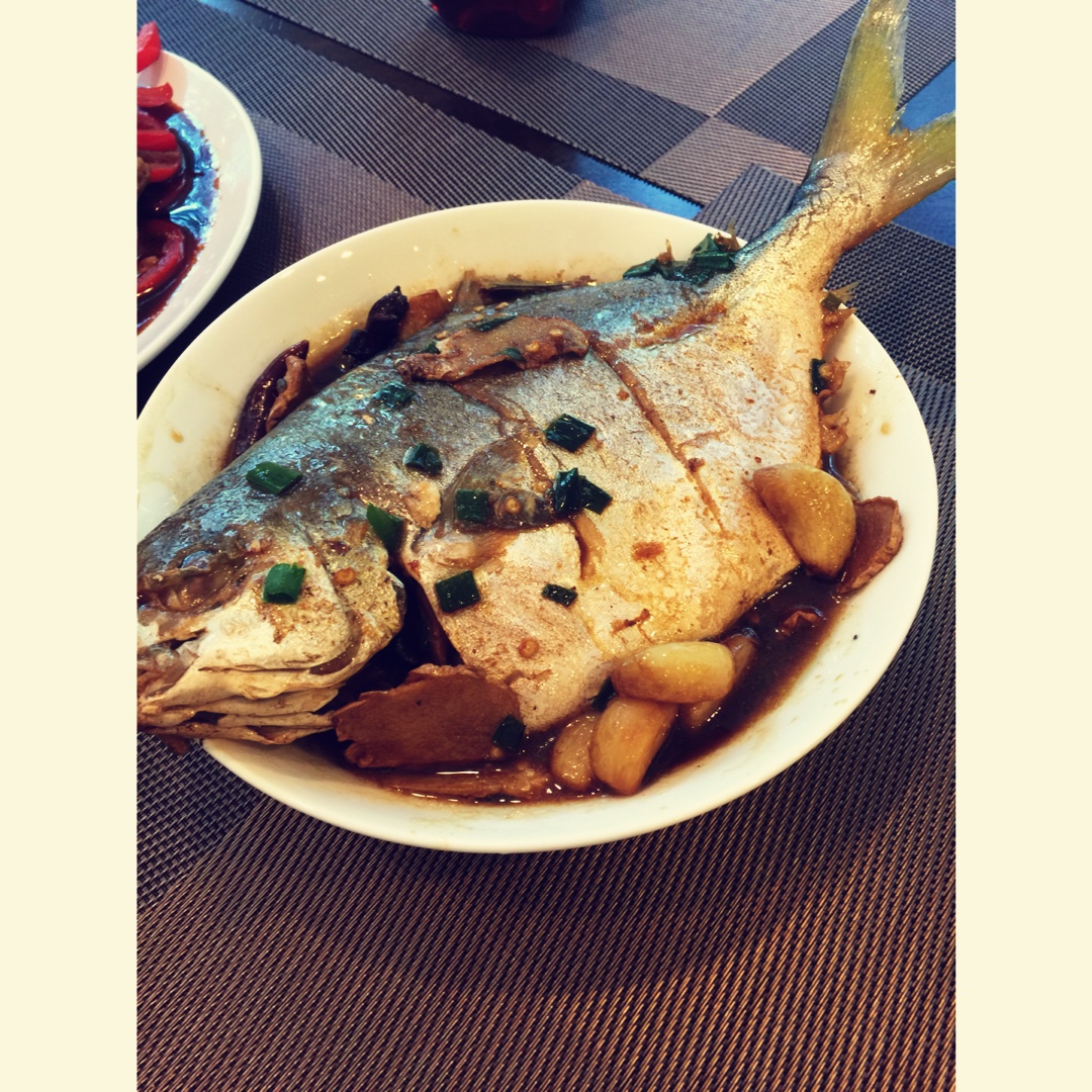 传统中式红烧平鱼
