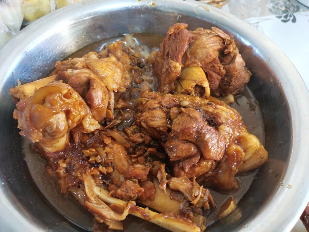 厨师长教你：“酱大骨”的家常做法，酱香浓郁，汤汁拌饭一绝