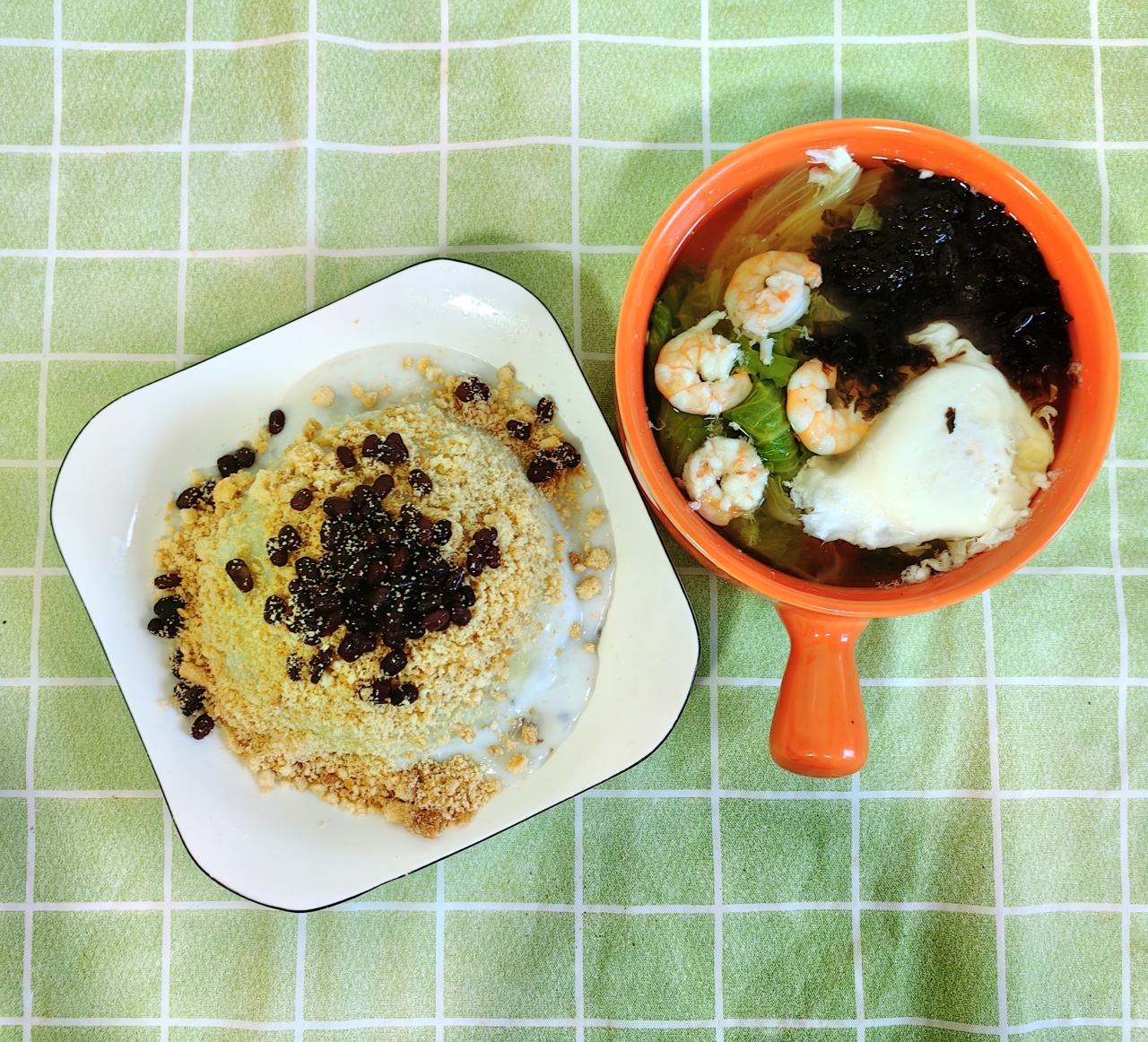 今日早餐：红薯麻薯爆浆蛋糕，生菜虾仁紫菜鸡蛋汤