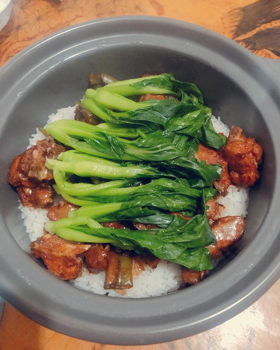 香辣排骨煲仔饭