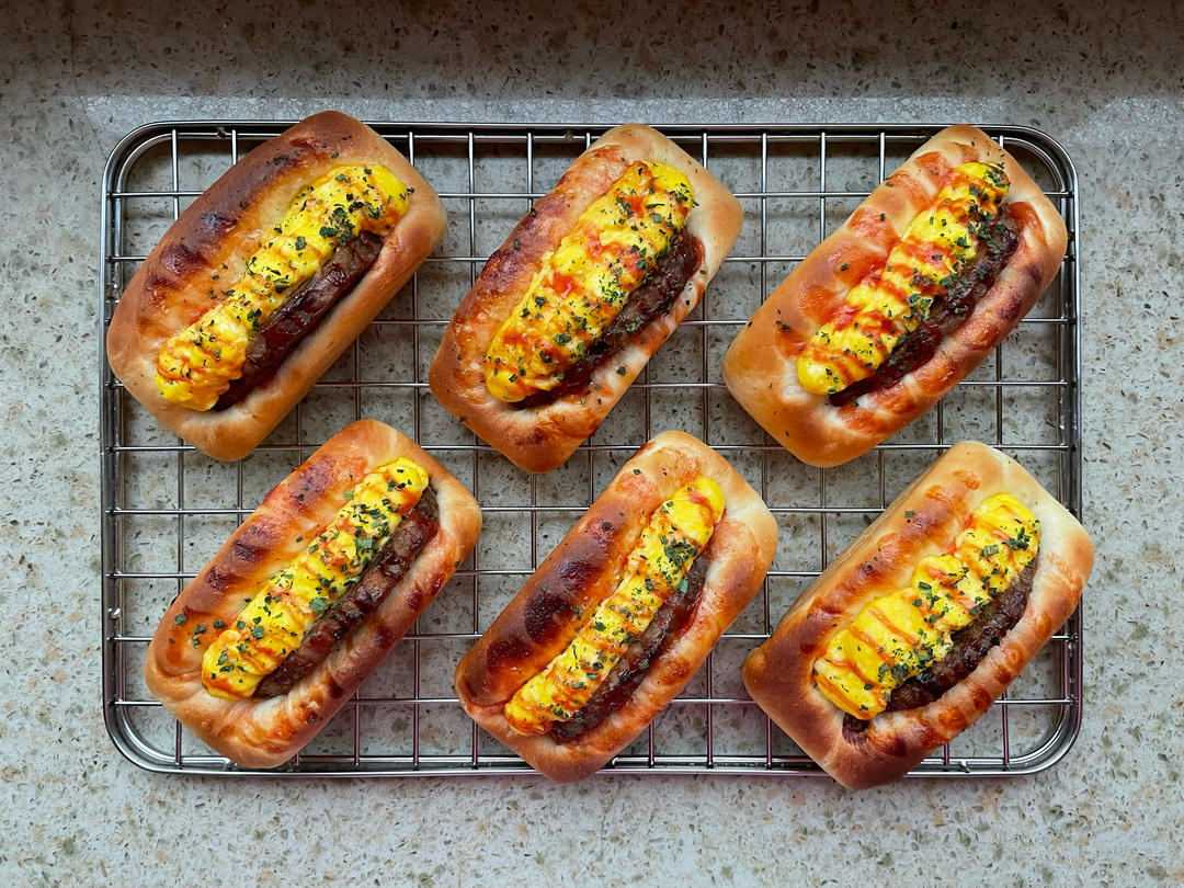 鲜嫩多汁的猪扒包一出炉就抢光好吃到舔手指