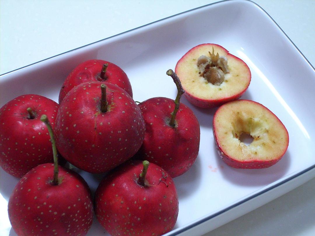 糖渍山楂的做法 步骤1