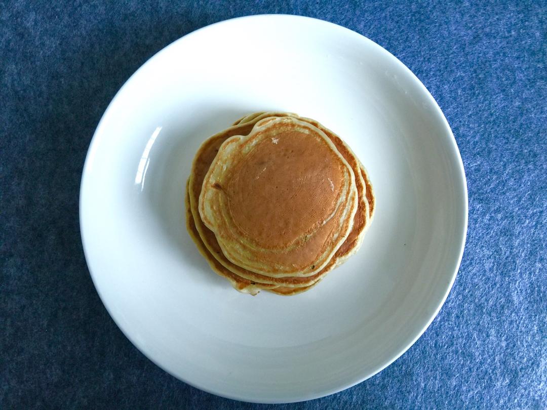 【减脂早餐】无油香蕉松饼（超简单）