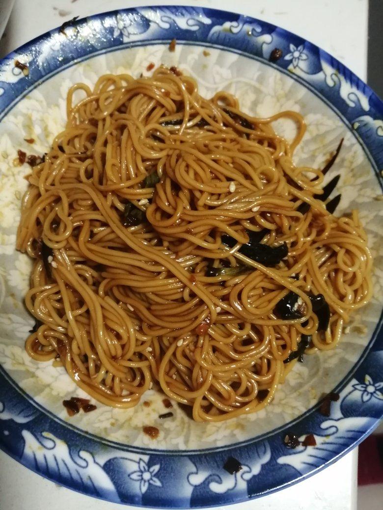 10分钟搞定的一碗葱油拌面