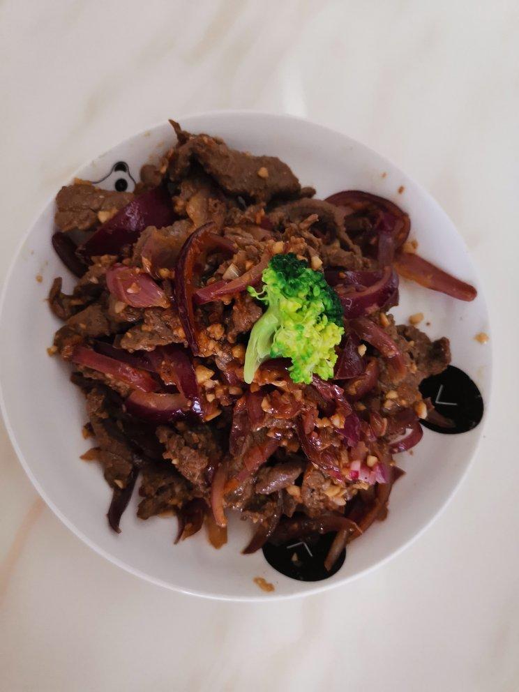 洋葱炒牛肉片