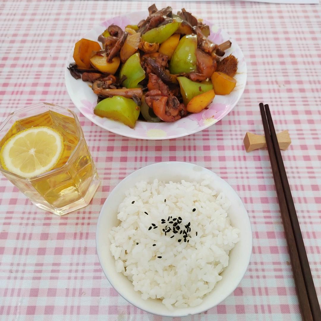 吃不够的黄焖鸡米饭你一定要试试