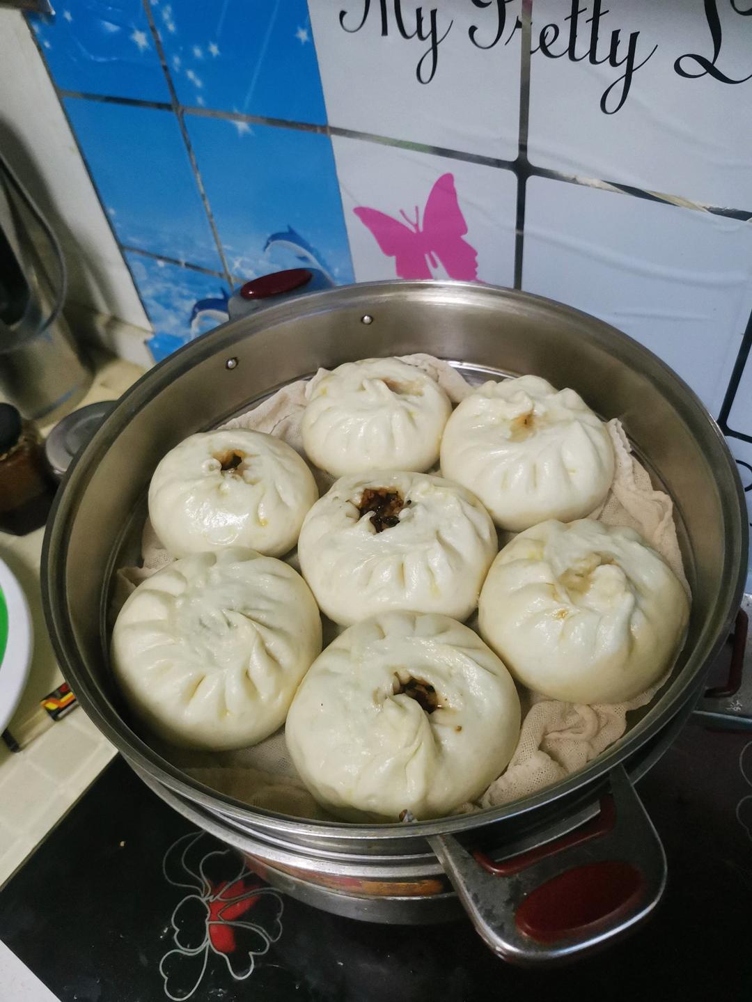 酱肉包升级版（加了点木耳和芹菜 好吃惨了）