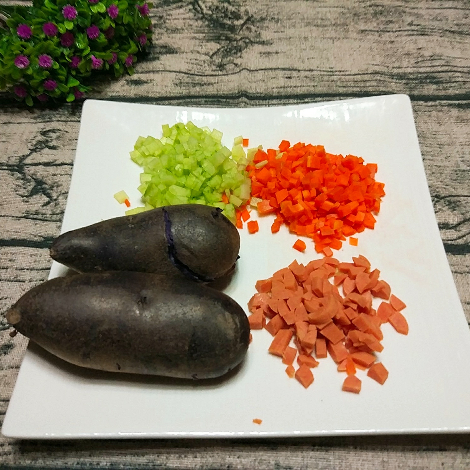 紫气东来——紫土豆沙拉的做法 步骤2