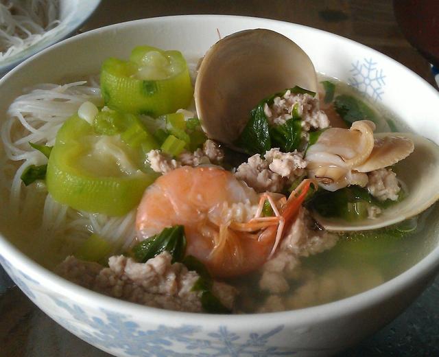 鲜虾贝瘦肉粉丝汤的做法