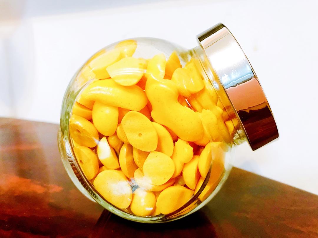 入口即化的无添加蛋黄溶豆