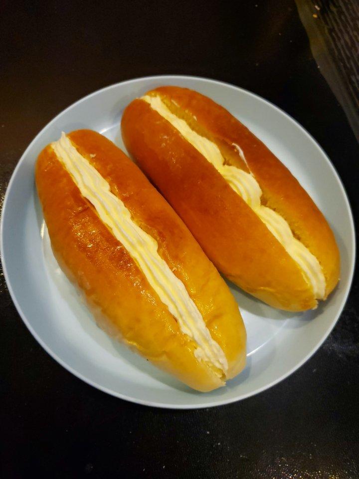 儿时去面包房必买的［椰丝奶油包］