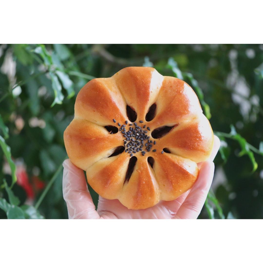 花朵豆沙面包