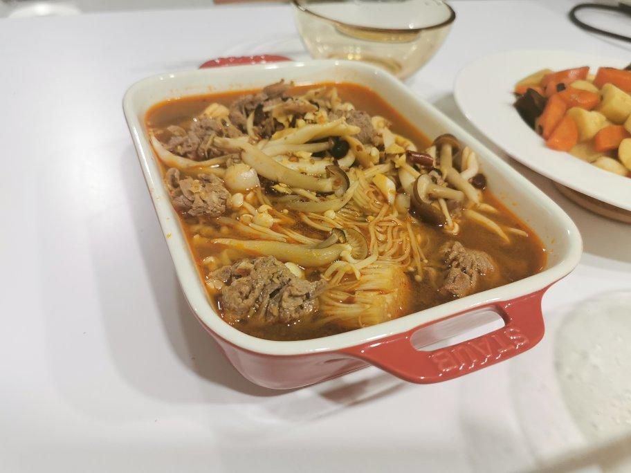 番茄金针菇肥牛