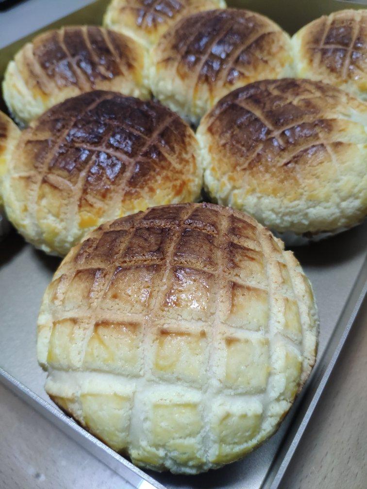 好吃到炸裂的港式菠萝包（附带制作酥皮的小视频）