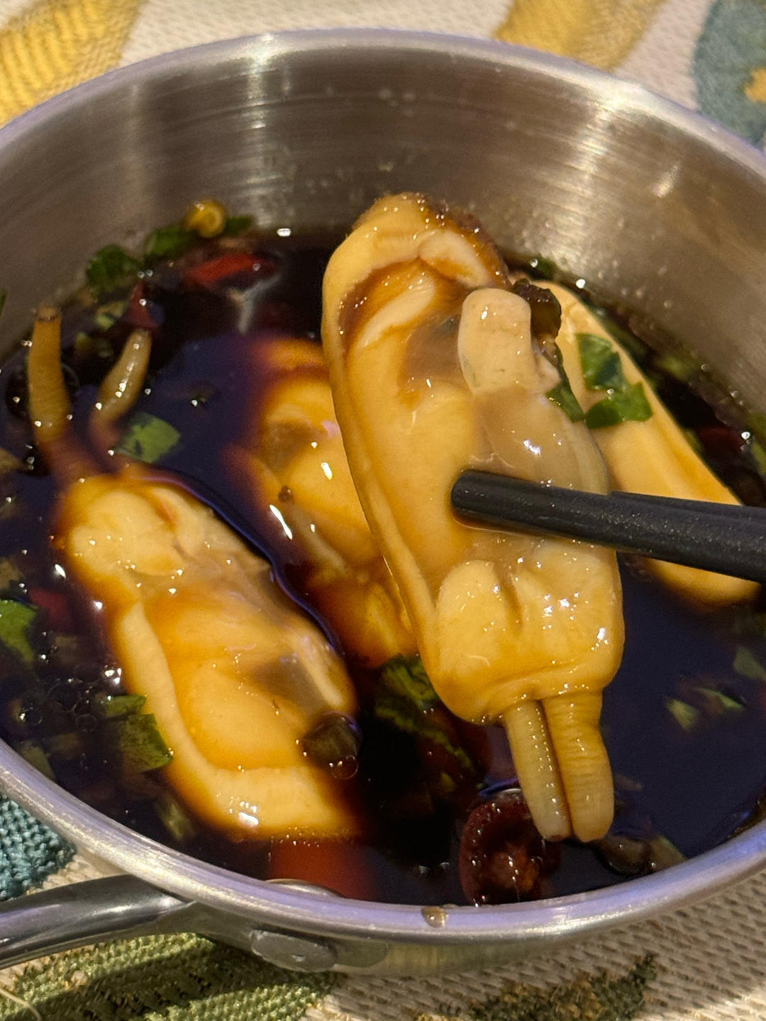 白灼蛏子配鲜美蘸汁