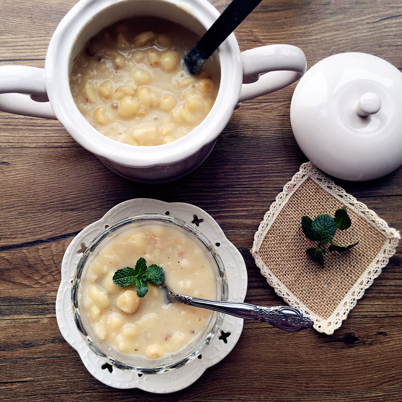 爱的田美做的冰糖杏仁炖莲子