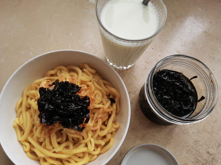 【爽滑筋道的自制面条】（鸡蛋面、菠菜面和胡萝卜面）-面面俱到，家的味道