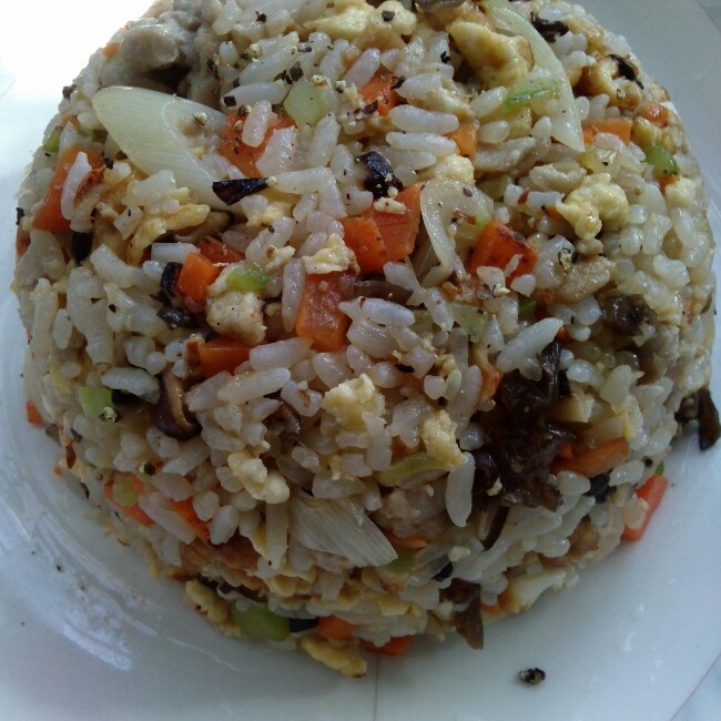 金枪鱼蛋炒饭（新鲜的金枪鱼）
