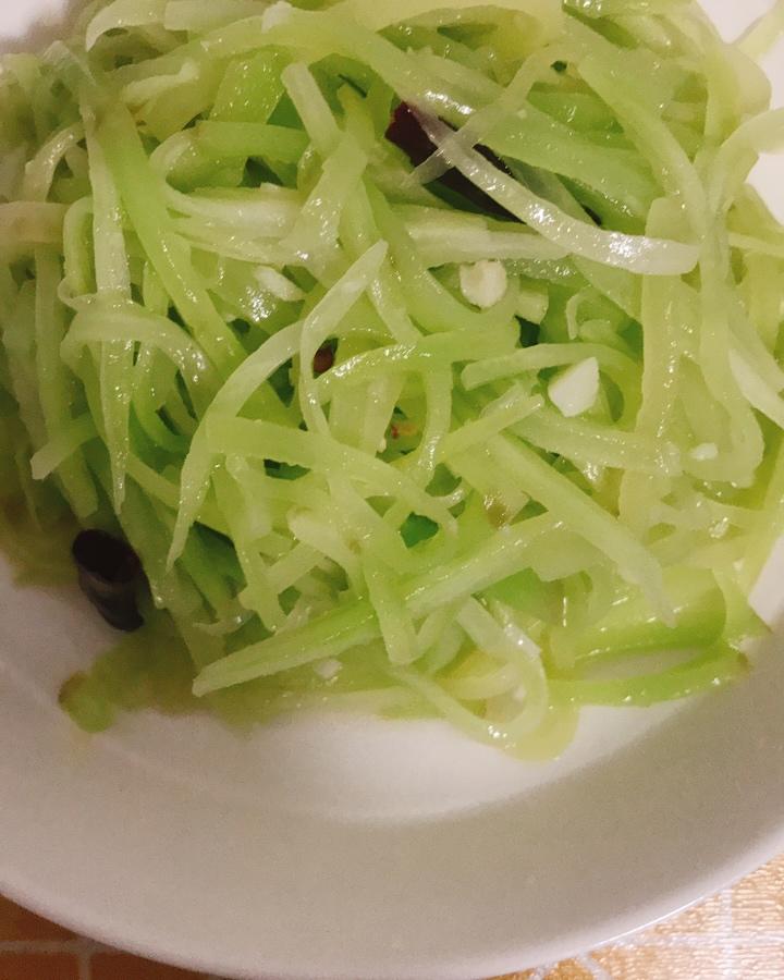 凉拌莴笋