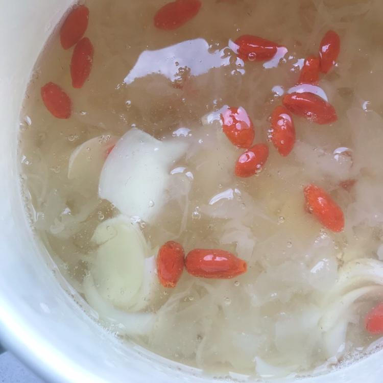 银耳百合莲子羹