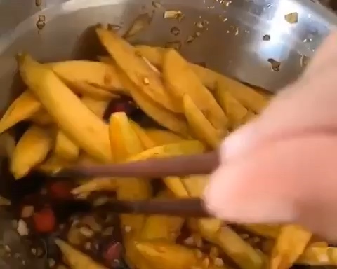 嘎嘣脆🤗腌生芒果的做法 步骤1