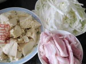 白菜炖冻豆腐的做法 步骤1
