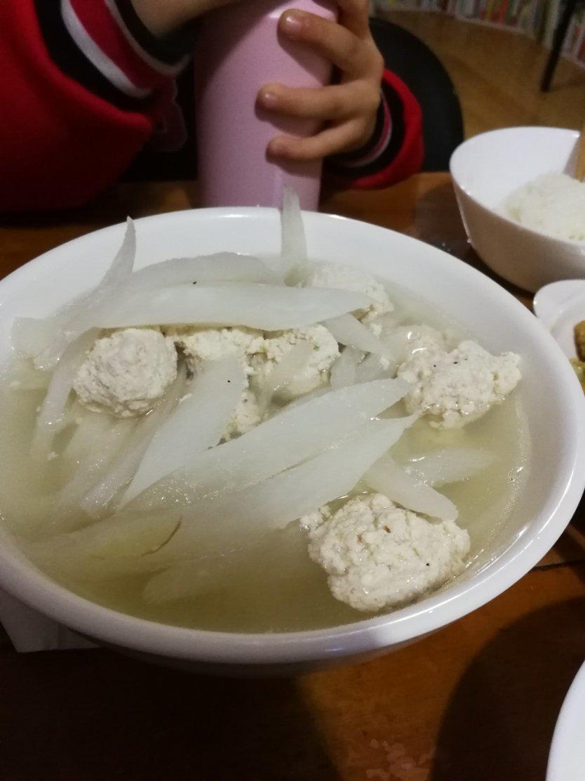 【10分钟系列】白萝卜豆腐圆子汤