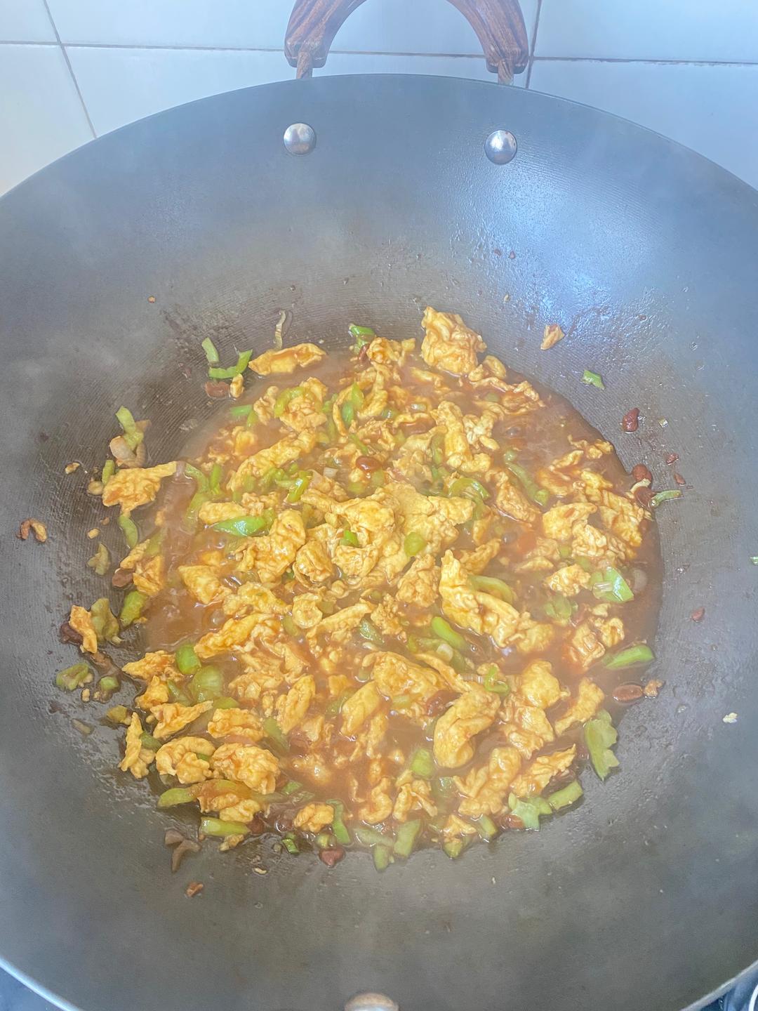 鸡蛋酱卷饼的做法