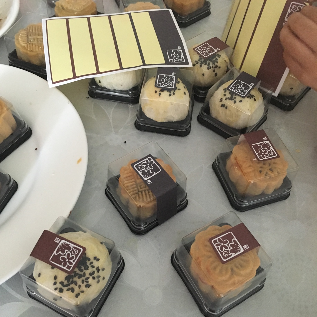 广式月饼－－蛋黄豆沙月饼