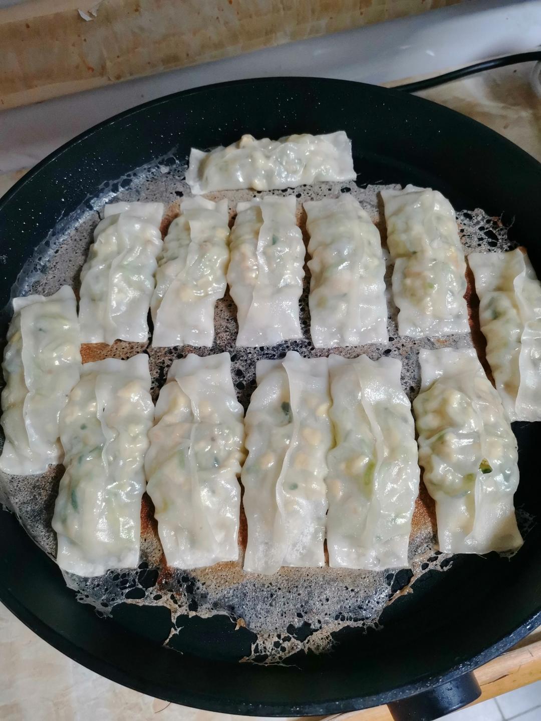 超级好吃的西葫芦鸡蛋素锅贴（馄饨皮版）