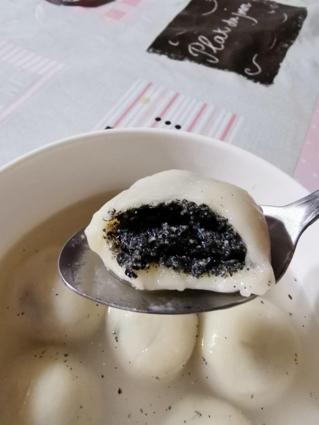 花生黑芝麻汤圆